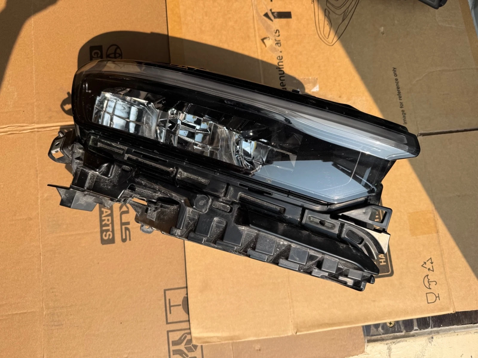 Have one to sell? Sell one like this Sell something else Share 2021-2023 JEEP GRAND CHEROKEE Headlight