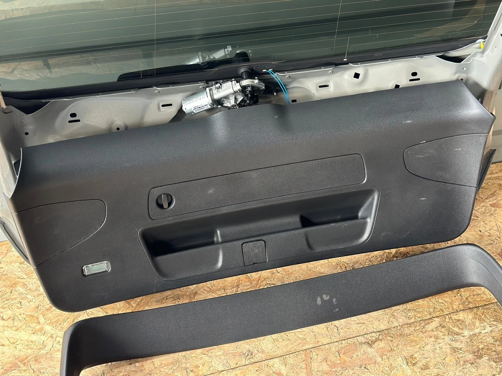 2021–2024 Audi A4 S Line Avant B9.5 Rear Boot Lid Tailgate - Image 3